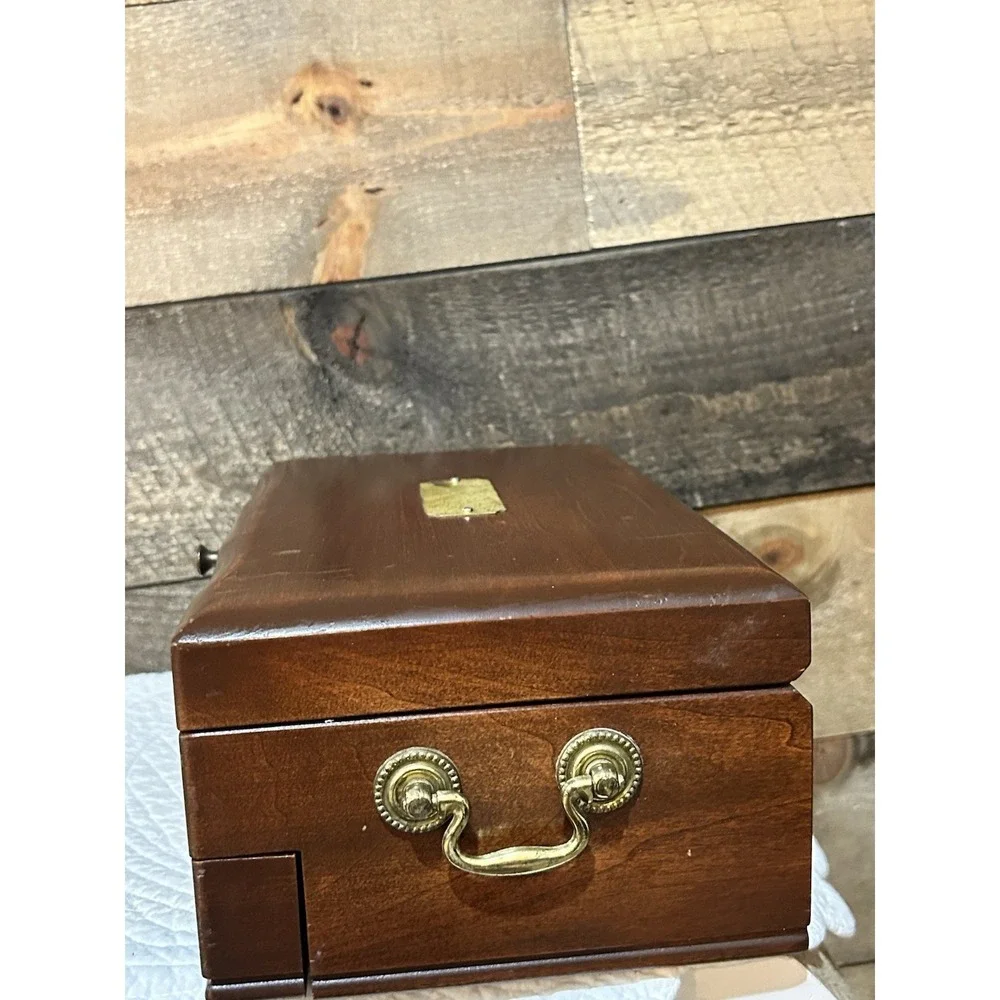 VTG MAHOGANY (?) JEWELRY BOX W/REMOVABLE TRAY & Yellow LINING